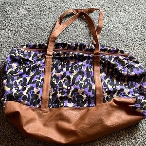 Purple camo tote bag